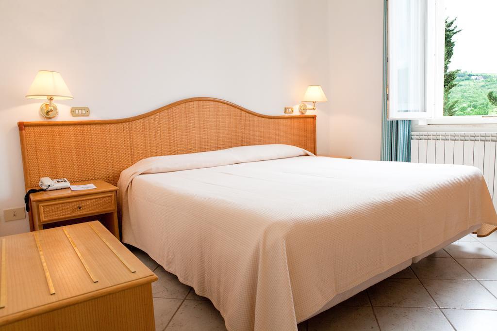 Terme San Filippo & Spa กัสตีลีโยเน ดิ ออร์ชา ห้อง รูปภาพ